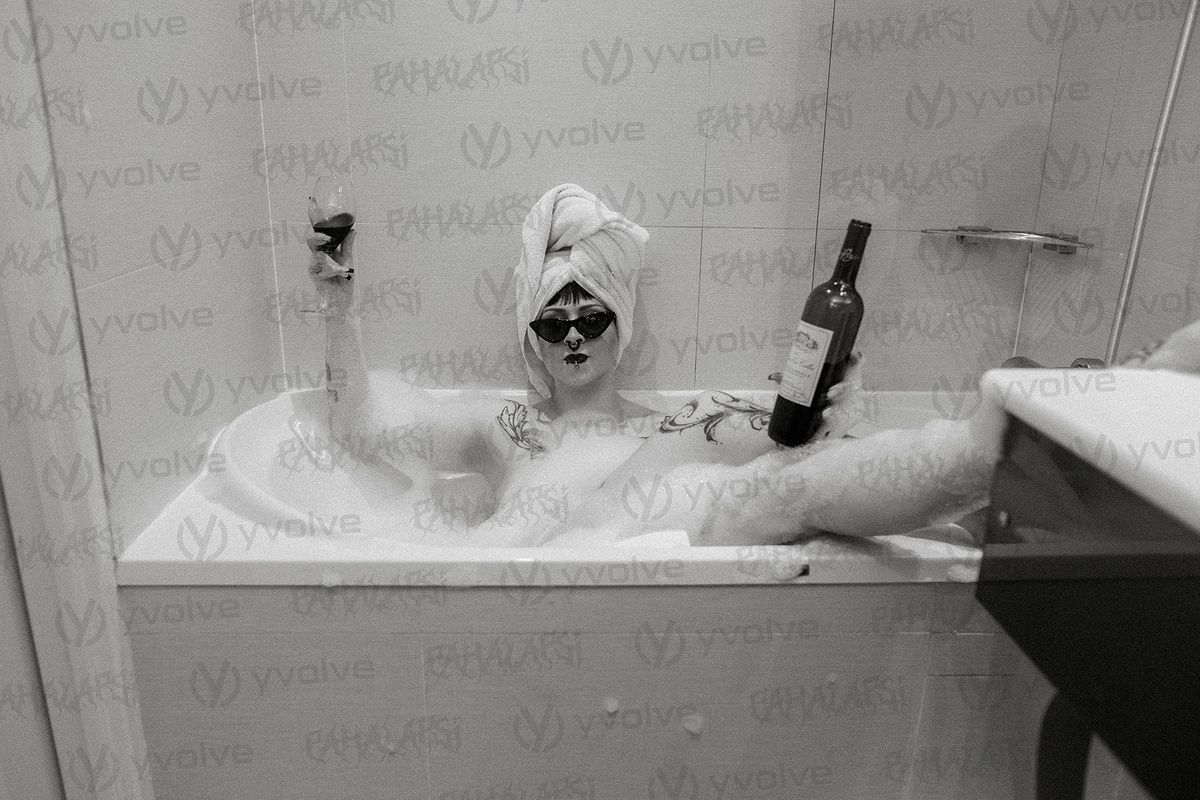 Pahalapsi - art print -julistesetti (4 kpl) - Jääprinsessa, Kylpy, Pariisi ja Viini (30x40cm, 140g, matta)