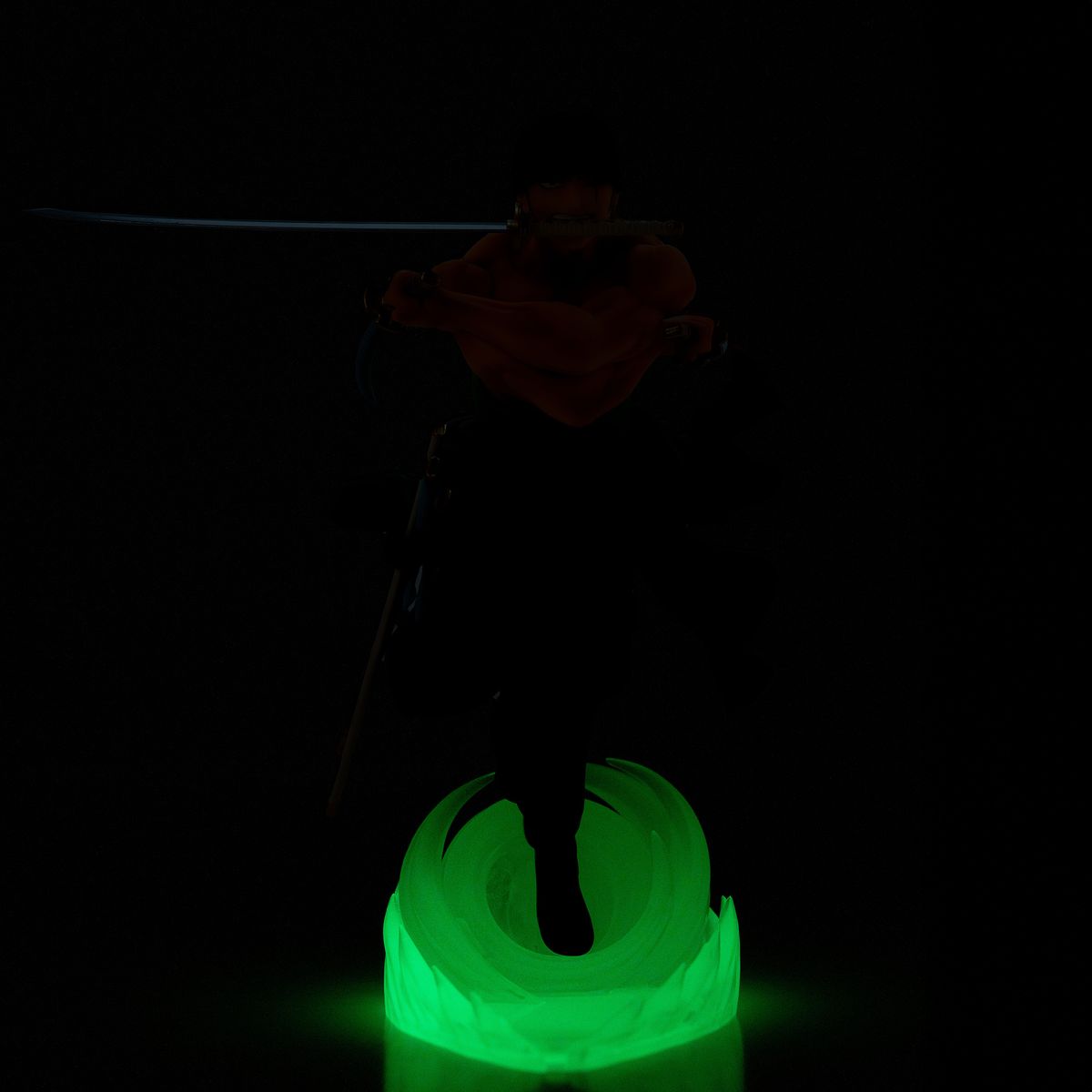 One Piece - Zoro Glow-in-the-Dark - Figure