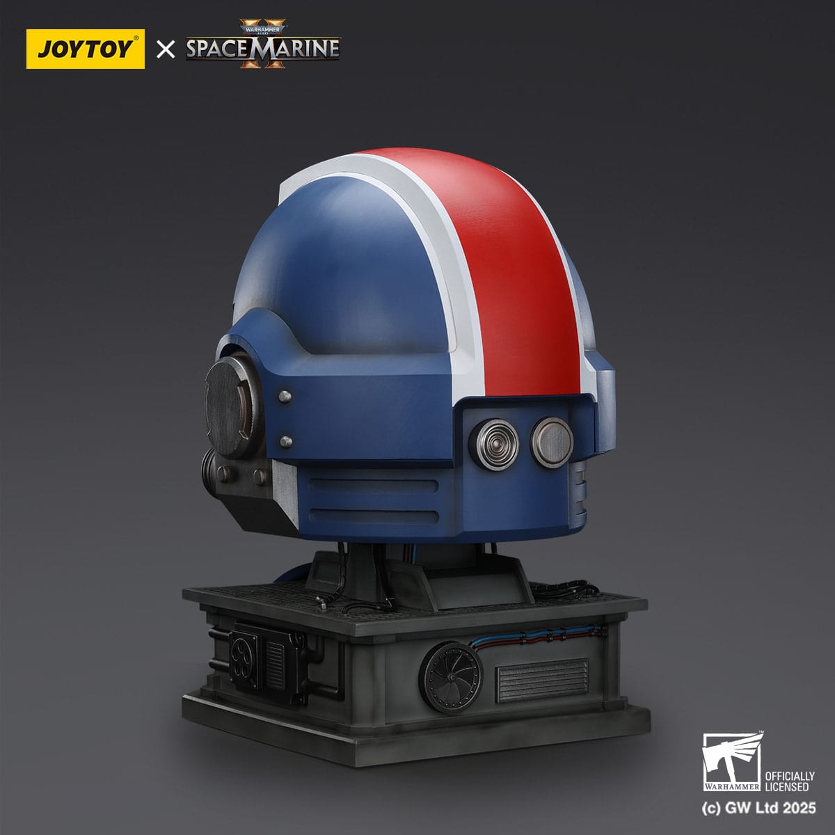 Warhammer 40,000 - Space Marine 2 Ultramarines Lieutenant Titus - Replica Helmet with Stand (replika/jäljitelmä jalustalla)