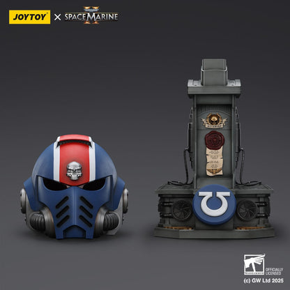 Warhammer 40,000 - Space Marine 2 Ultramarines Lieutenant Titus - Replica Helmet with Stand (replika/jäljitelmä jalustalla)