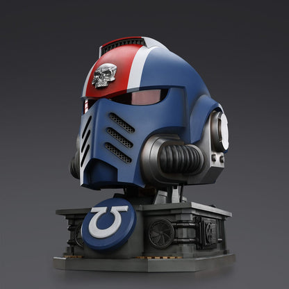 Warhammer 40,000 - Space Marine 2 Ultramarines Lieutenant Titus - Replica Helmet with Stand (replika/jäljitelmä jalustalla)