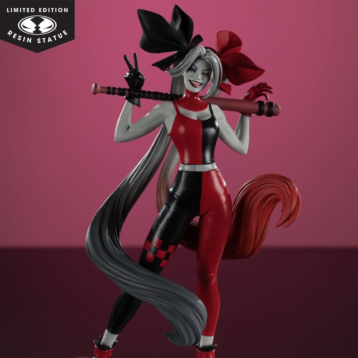 Batman - DC Direct Harley Quinn: Red, White & Black Statue 1/10 Harley Quinn by Alex Garner - Figuuri (keräilyhahmo)