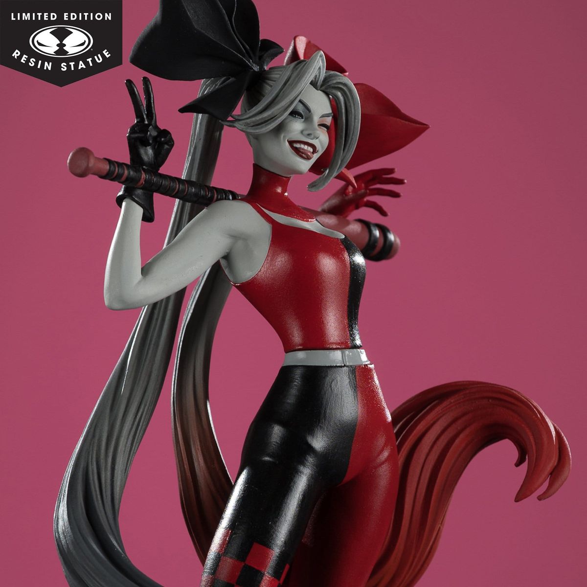 Batman - DC Direct Harley Quinn: Red, White & Black Statue 1/10 Harley Quinn by Alex Garner - Figuuri (keräilyhahmo)