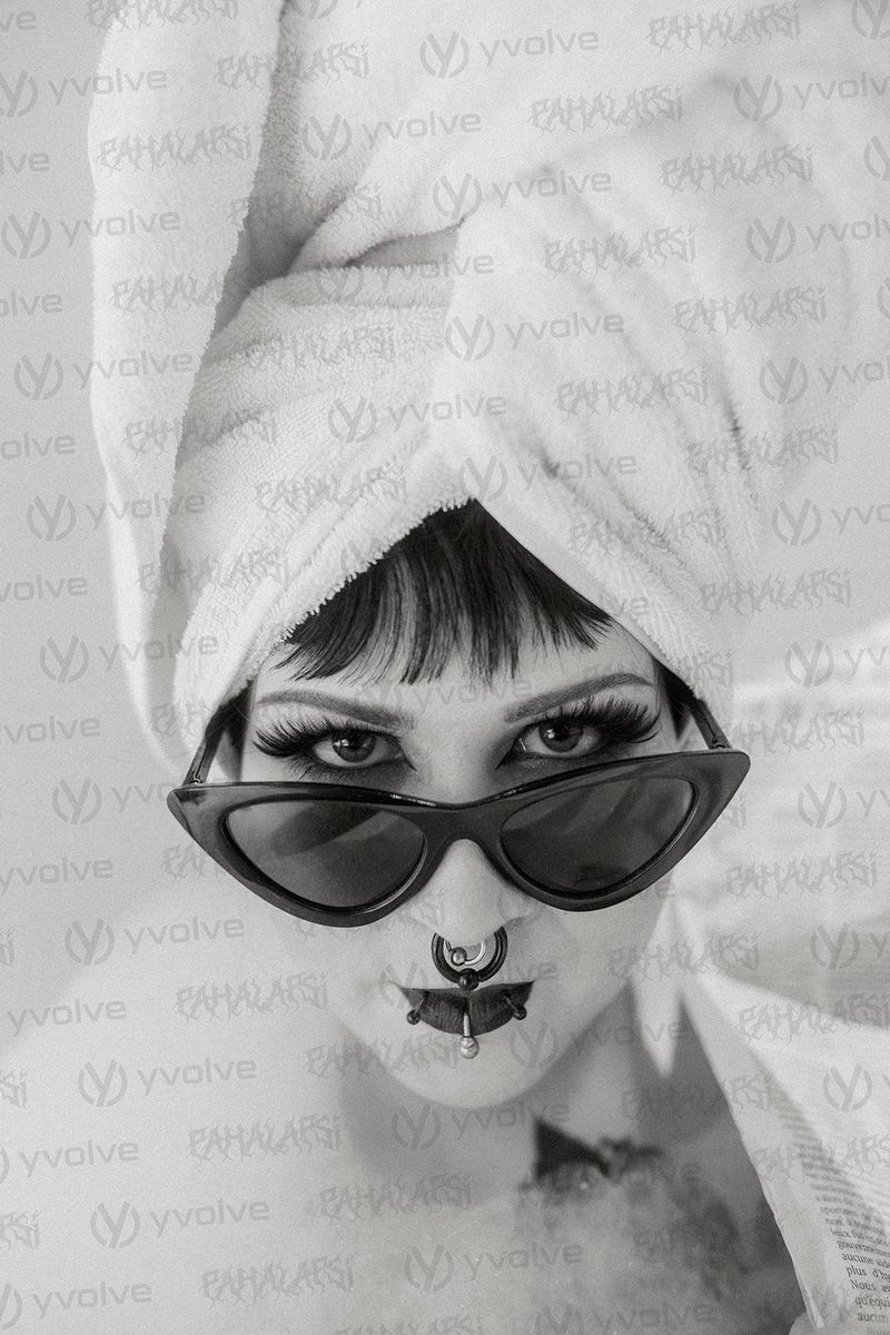 Pahalapsi - art print -julistesetti (4 kpl) - Jääprinsessa, Kylpy, Pariisi ja Viini (30x40cm, 140g, matta)