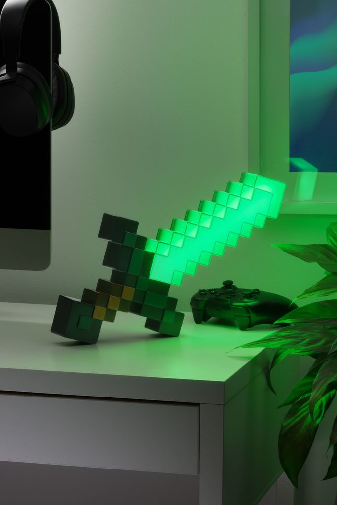 Minecraft - Diamond Sword - Valaisin (lamppu)