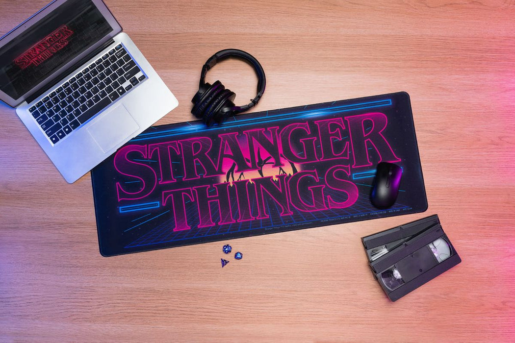 Stranger Things - Logo - Iso hiirimatto (XL)